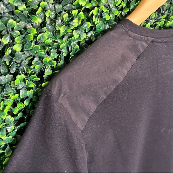 Men’s Guess Black V-neck Shirt Sz Medium - Picture 3 of 7